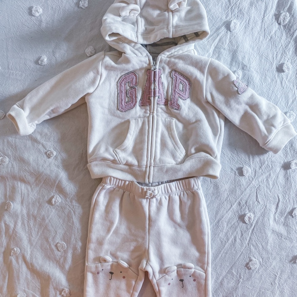 Gap Sweatsuit